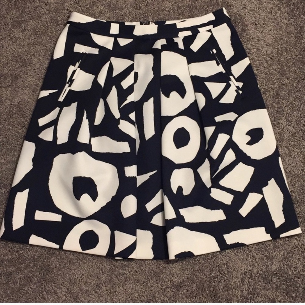 Navy+ White Pattern LOFT scuba  Skirt w/ Pockets